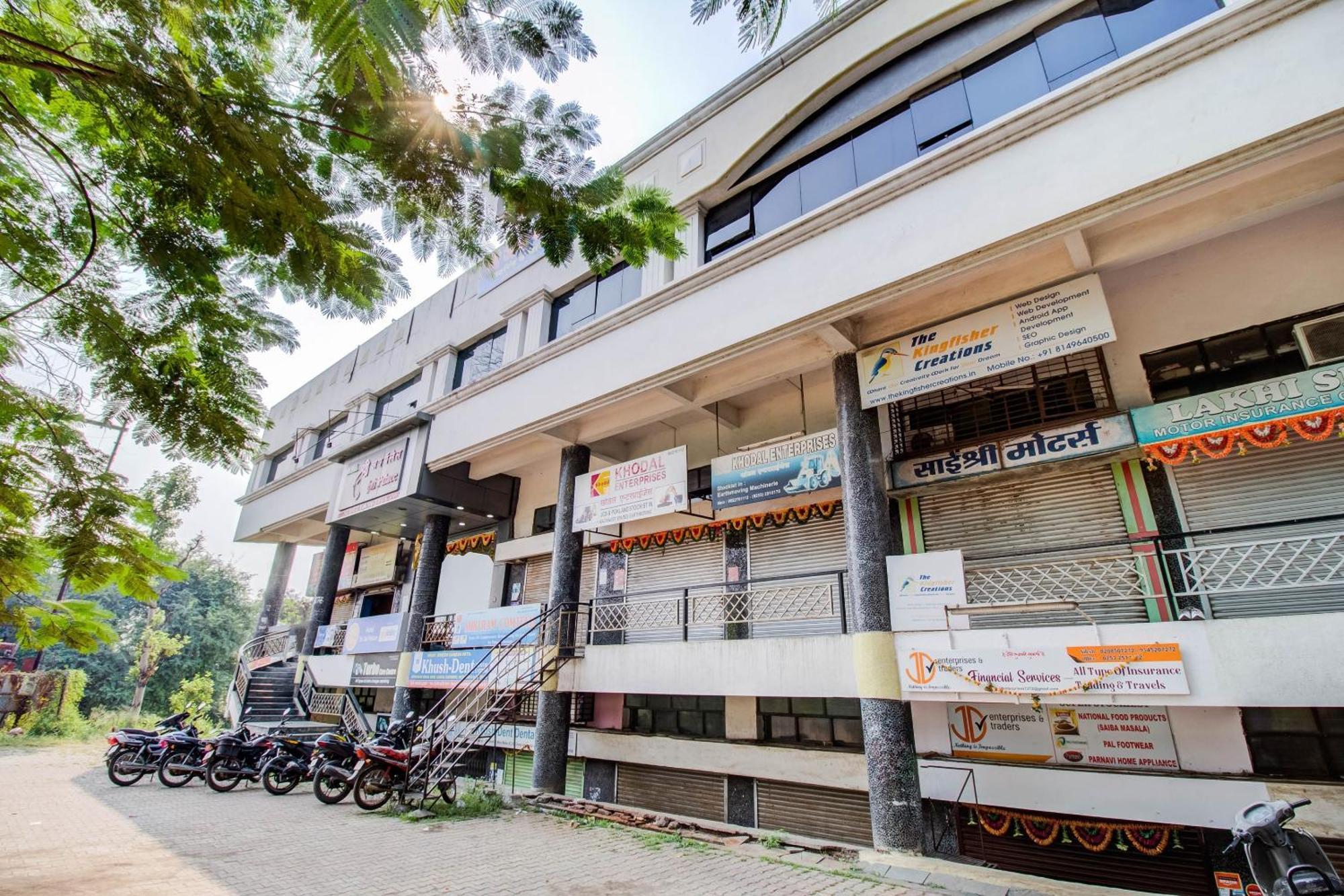 OYO 76714 Hotel Sri Jai Palace Nashik Exterior foto
